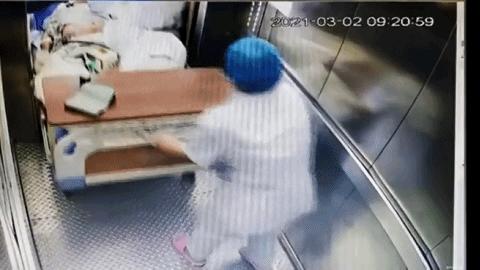 DƬ